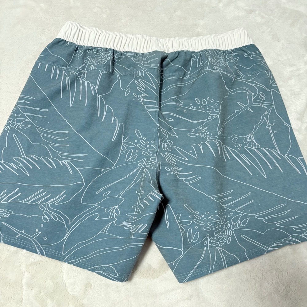Vuori Cape Performance Shorts Mens Blue Size Medium Tropical Leaf Print - Picture 7 of 8